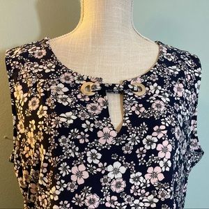 Tommy Hilfiger 
XL Dressy Tank
Blue w pink/ white flowers
